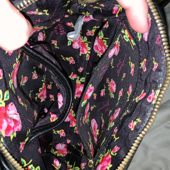 SOLD Betsey Johnson Dome Dog Purse - Picture 7 of 8